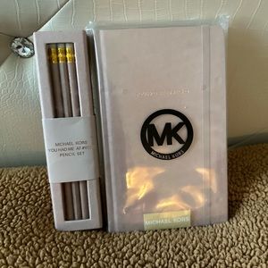 Michael Kors NEW Notebooks & Pencil Set📒